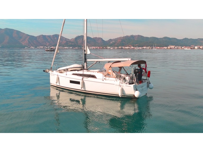Hire Sailboat Bénéteau with a boat licence