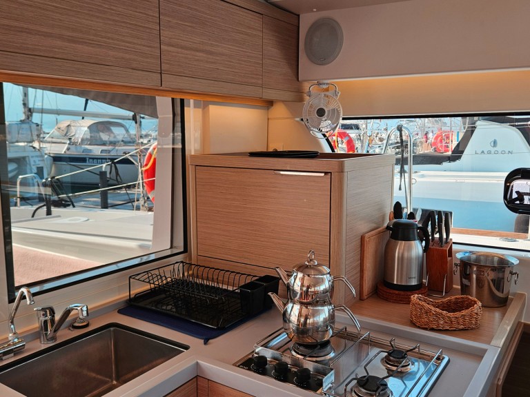 Charter a Lagoon Lagoon 40 in Marmaris on Samboat