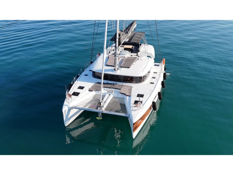 Hire Catamaran Lagoon with a boat licence
