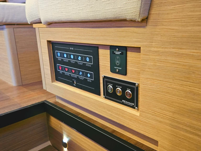 Hire Catamaran Lagoon with a boat licence