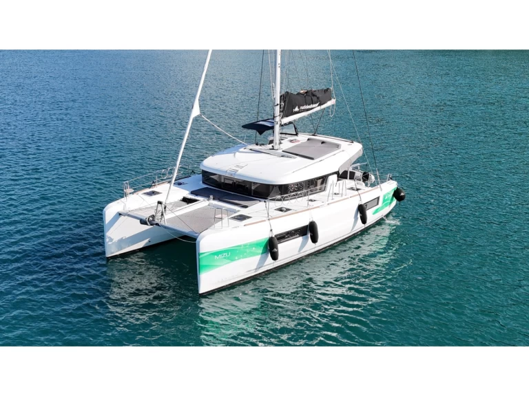 Hire Catamaran Lagoon with a boat licence