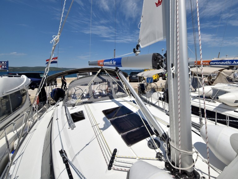 Hire Sailboat with or without skipper Bavaria Pirovac