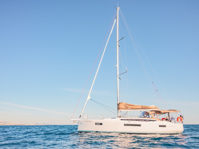 Sailboat hire in Lávrio - Jeanneau Sun Odyssey 410