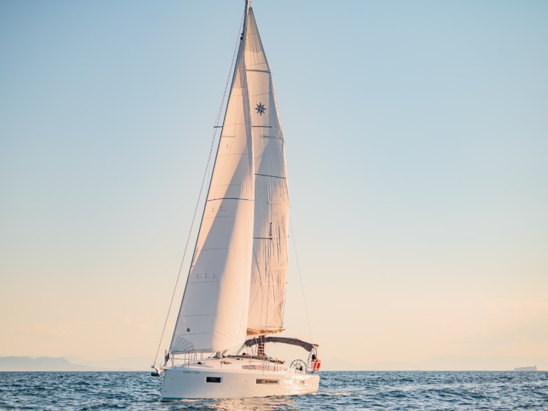 Charter a Jeanneau Sun Odyssey 410 in Lávrio on Samboat