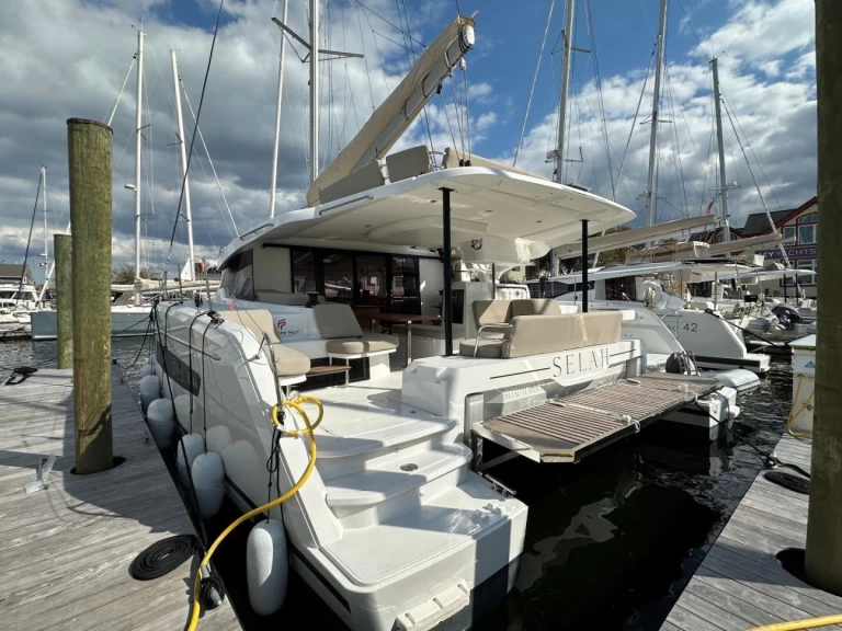 Yacht charter Road Town - Fountaine Pajot Fountaine Pajot FP 44 Maestro - 3 cab. on SamBoat