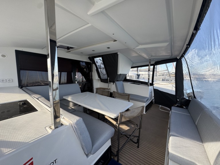 Yacht charter La Rochelle - Fountaine Pajot Isla 40 on SamBoat