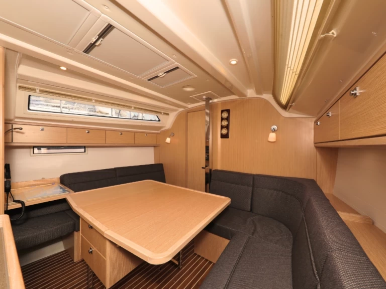 Charter a Bavaria Cruiser 37 in Pirovac on Samboat