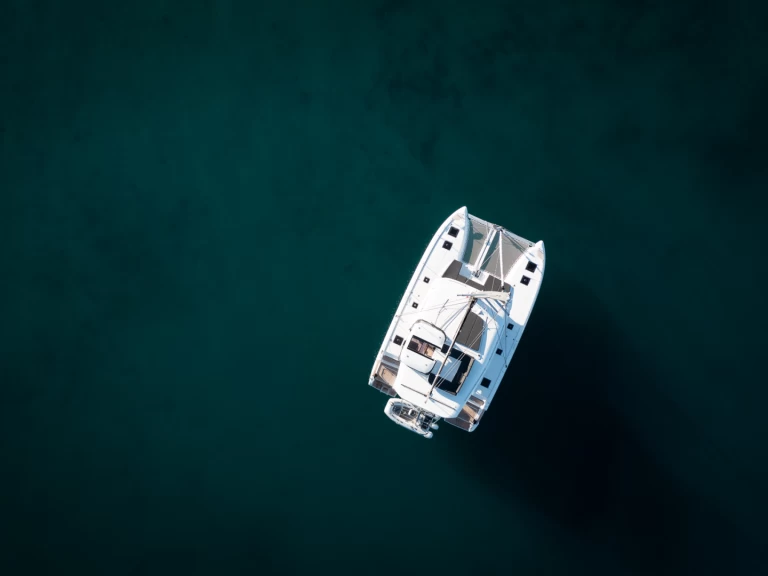 Hire Catamaran Lagoon with a boat licence