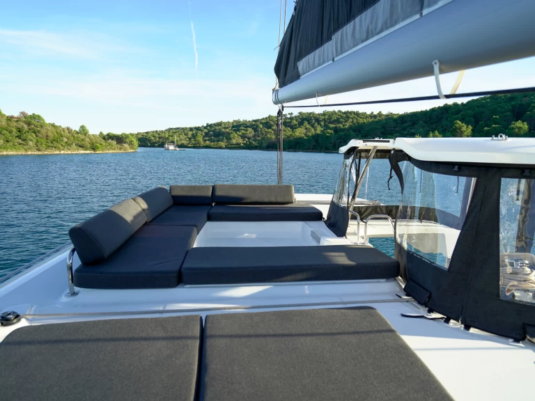 Hire Catamaran Lagoon with a boat licence