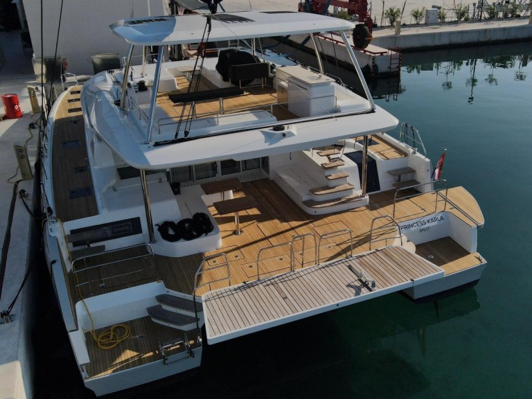Hire a Lagoon Lagoon 60 Kaštela