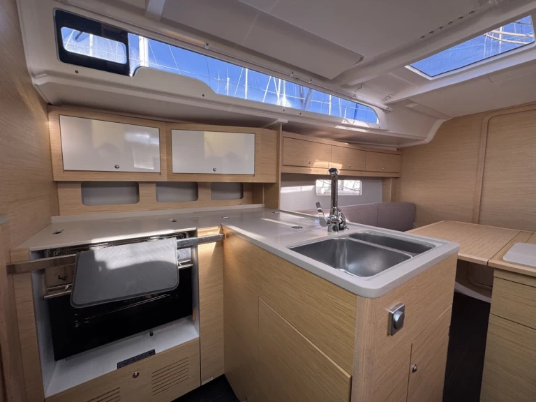 Sailboat to hire La Rochelle at the best price