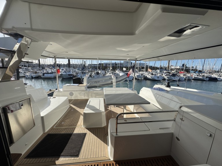 Hire Catamaran Fountaine Pajot with a boat licence