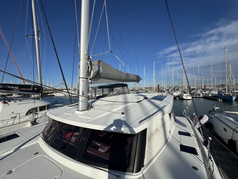 Hire Catamaran Fountaine Pajot with a boat licence