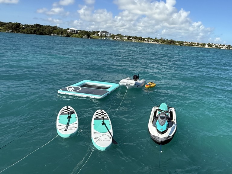 Charter a Bali Bali 4.4 in Nassau on Samboat