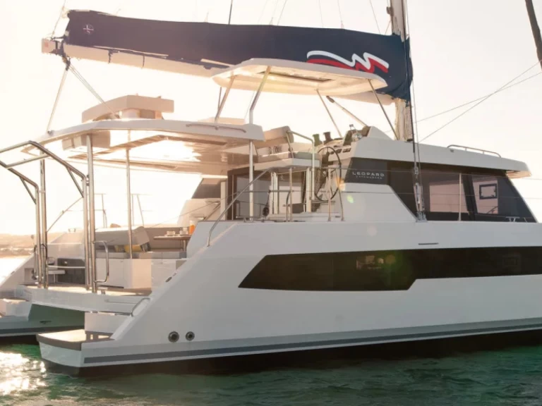 Hire Catamaran Leopard with a boat licence