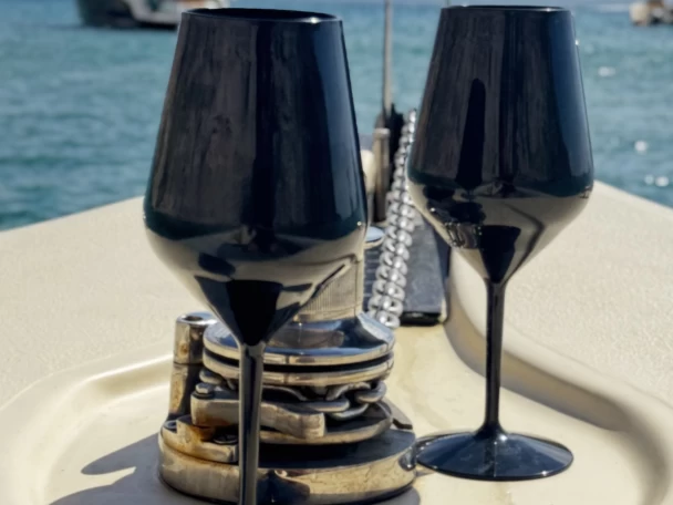 Hire a Victor Victor 7.4M Agía Kiriakí