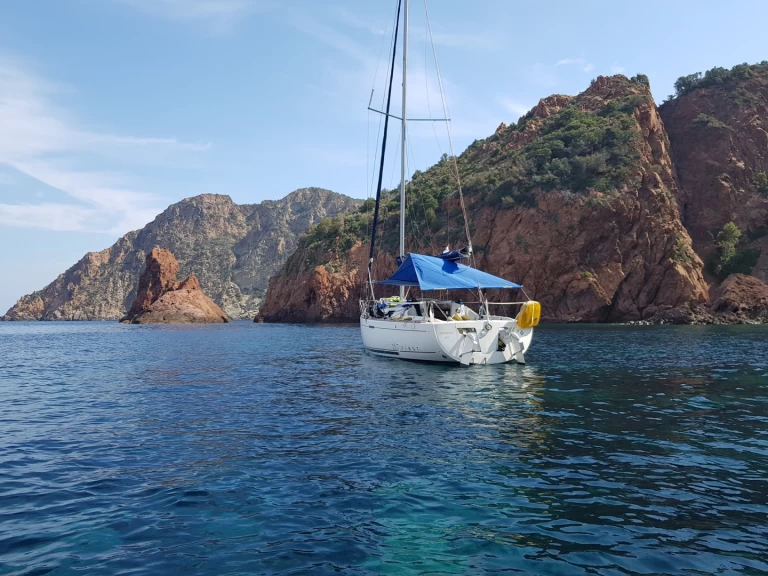 Bénéteau First 25.7 charter bareboat or skippered in  Bandol