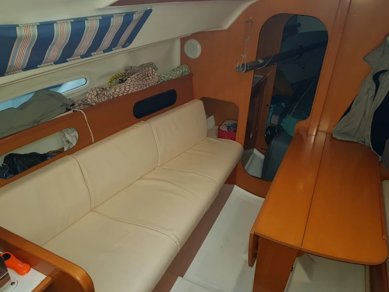 Yacht charter Bandol - Bénéteau First 25.7 on SamBoat