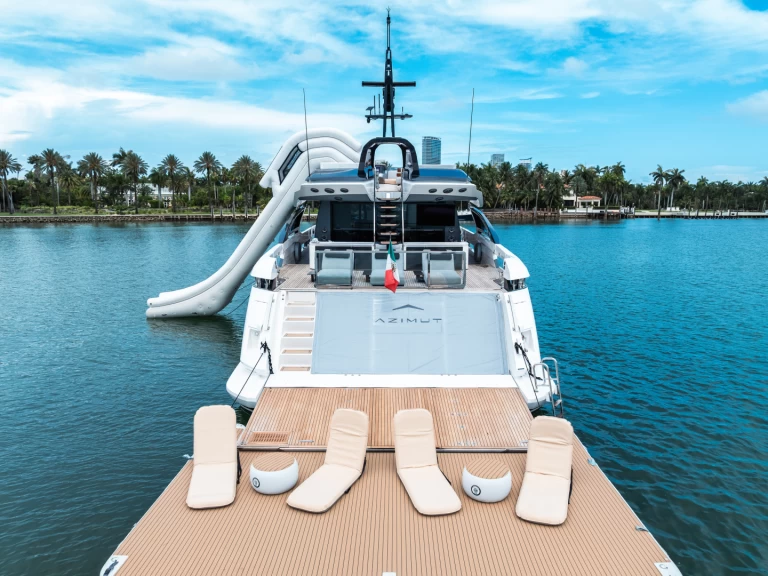 Charter a Azimut S10 in Miami on Samboat