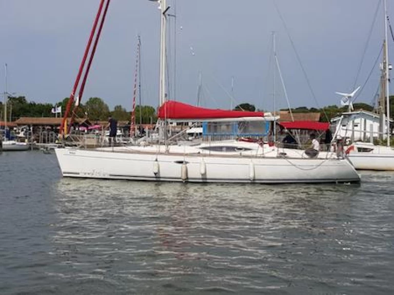 Hire a Alliaura-Marine FEELING 44 DI Quiberon