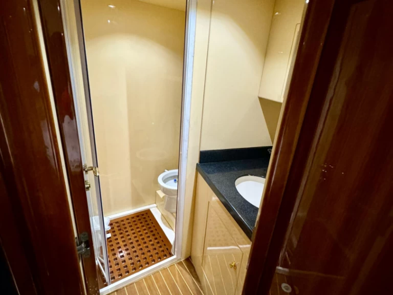 Motorboat hire in Dubai Marina - Gulf Craft - Majesty Yachts 45