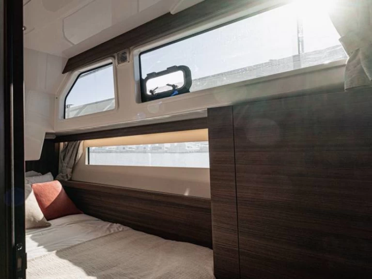 Charter a Le Boat Liberty in Douelle on Samboat