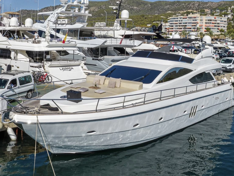 Luxury Yacht to hire Port d'Andratx at the best price
