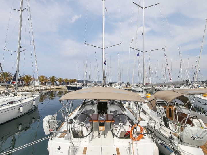 Sailboat hire in Jezera - Jeanneau Sun Odyssey 349