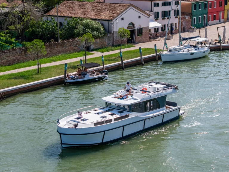 Charter a Delphia Poseidon 45 in Casale sul Sile on Samboat