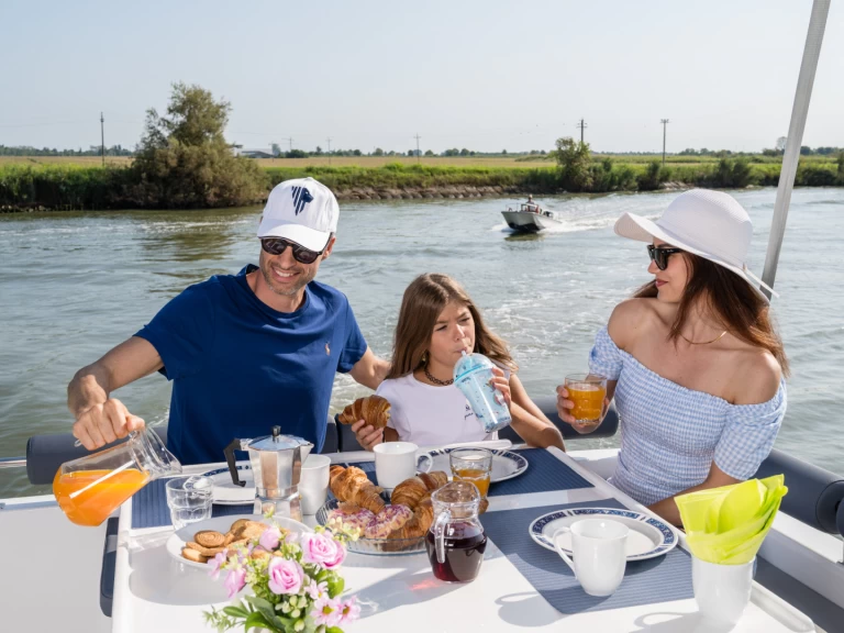 Hire Canal boat Delphia with a boat licence