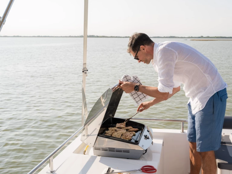 Hire Canal boat Delphia with a boat licence