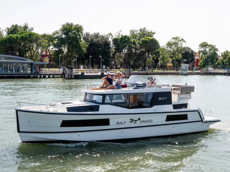 Canal boat to hire Casale sul Sile at the best price