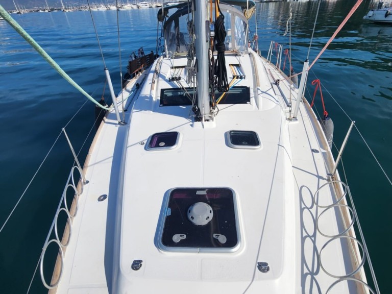 Bénéteau Beneteau Oceanis 40 Eps-Epp charter bareboat or skippered in  Fethiye