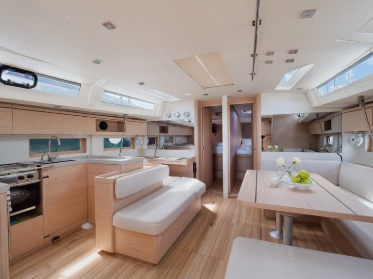 Sailboat to hire Gouvia at the best price