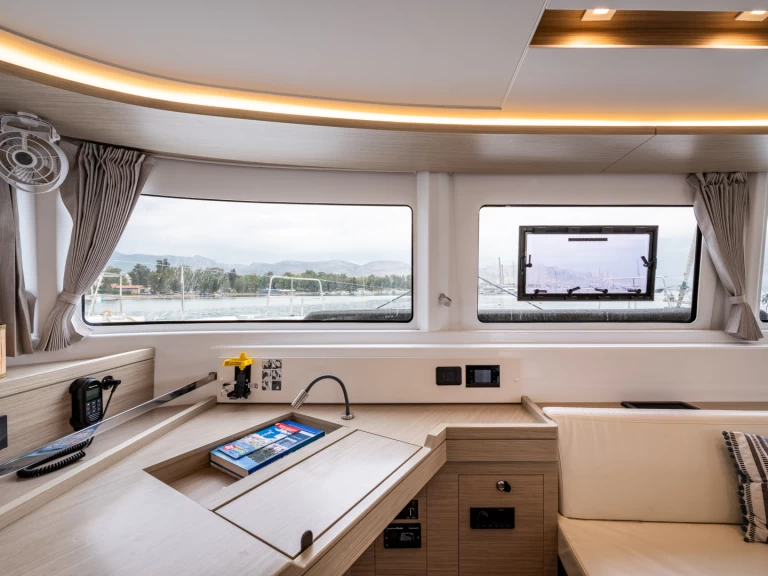 Hire a Lagoon Lagoon 46 Lefkáda