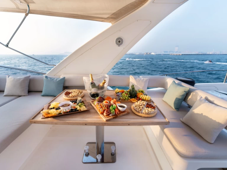 Charter a Azimut Azimut 53 Fly in Dubai Marina on Samboat