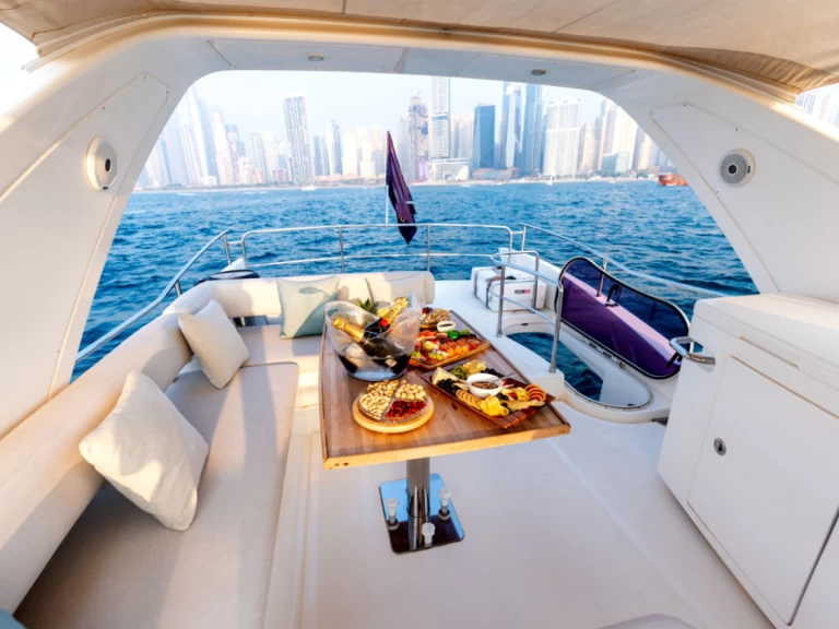 Hire a Azimut Azimut 53 Fly Dubai Marina