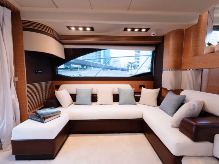 Hire Luxury Yacht Azimut with a boat licence