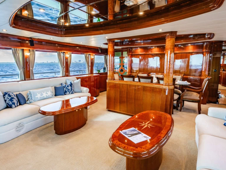 Luxury Yacht to hire Saint Thomas Island at the best price