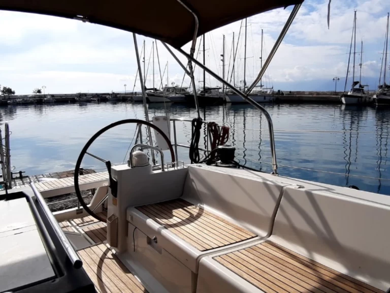 Hire Sailboat Bénéteau with a boat licence