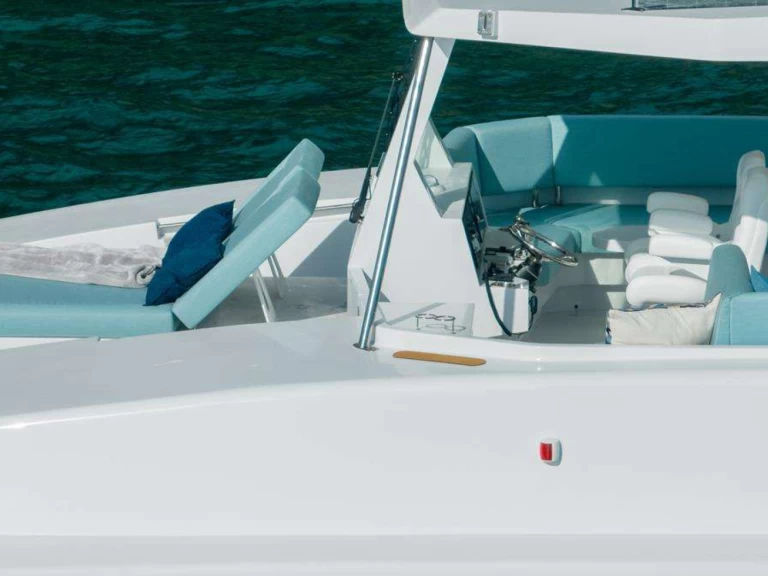 Yacht hire Bahamas cheap SOLAIRE