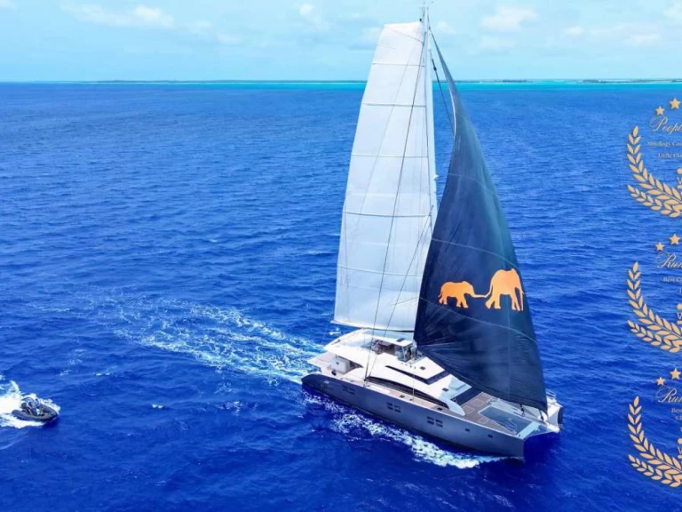 Yacht hire Caribbean cheap LITTLE GIANT