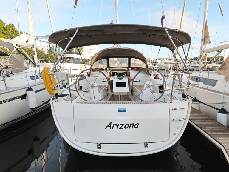 Hire a Bavaria Cruiser 34 Šibenik