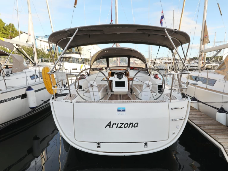 Hire a Bavaria Cruiser 34 Šibenik