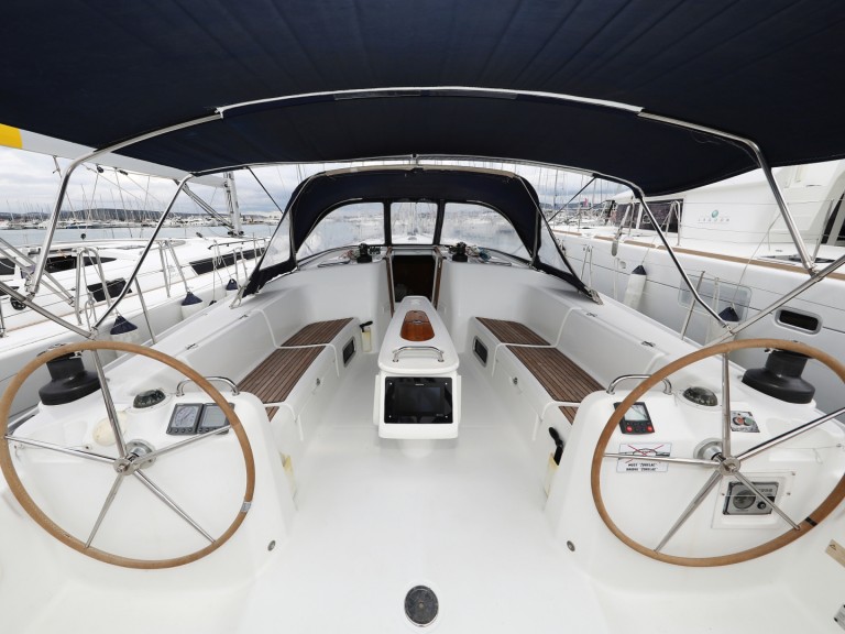 Hire Sailboat Bénéteau with a boat licence