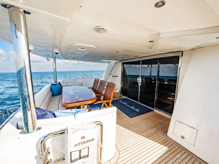 Charter a Johnson SOUTHERN BELLE in Saint Thomas Island on Samboat