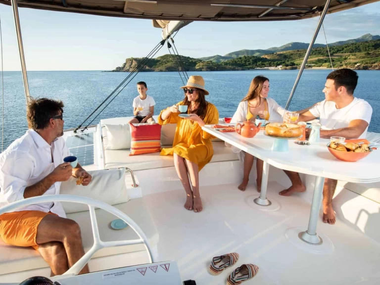 Hire Luxury Yacht with or without skipper Catana Tourlos