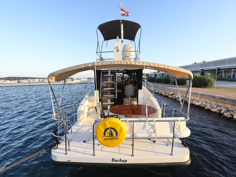 Hire a Cobra Yachts Futura 40 Grand Horizon Sveti Filip i Jakov