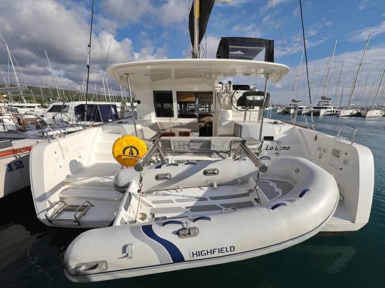 Catamaran to hire Sveti Filip i Jakov at the best price