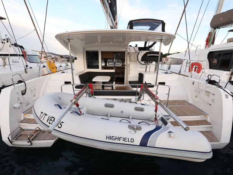 Charter a Lagoon Lagoon 40 in Biograd na Moru on Samboat